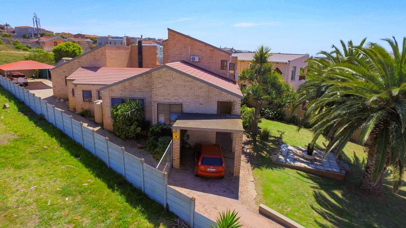 4 Bedroom Property for Sale in Wavecrest Eastern Cape